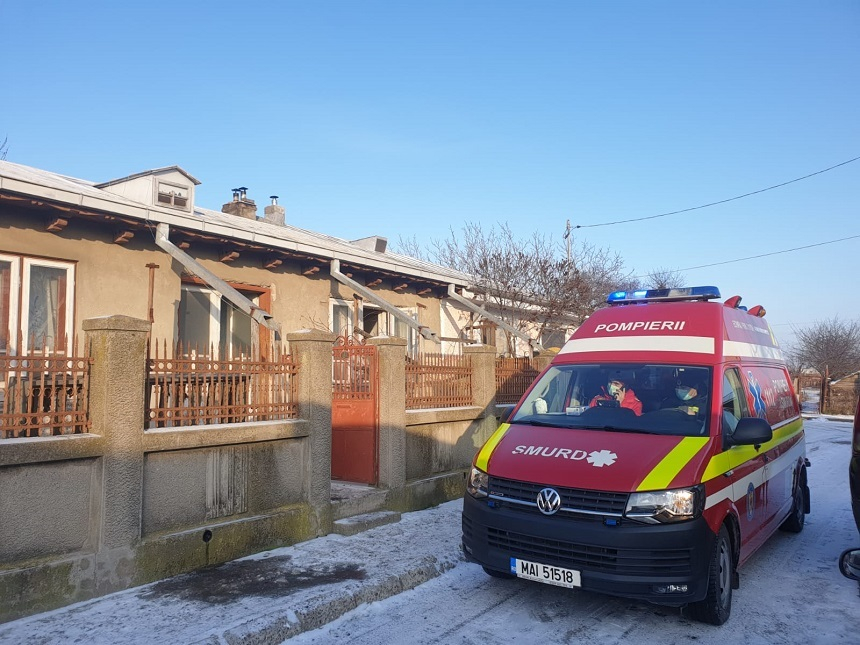 Galaţi – O femeie a murit în urma incendiului provocat de o lumânare uitată aprinsă – FOTO