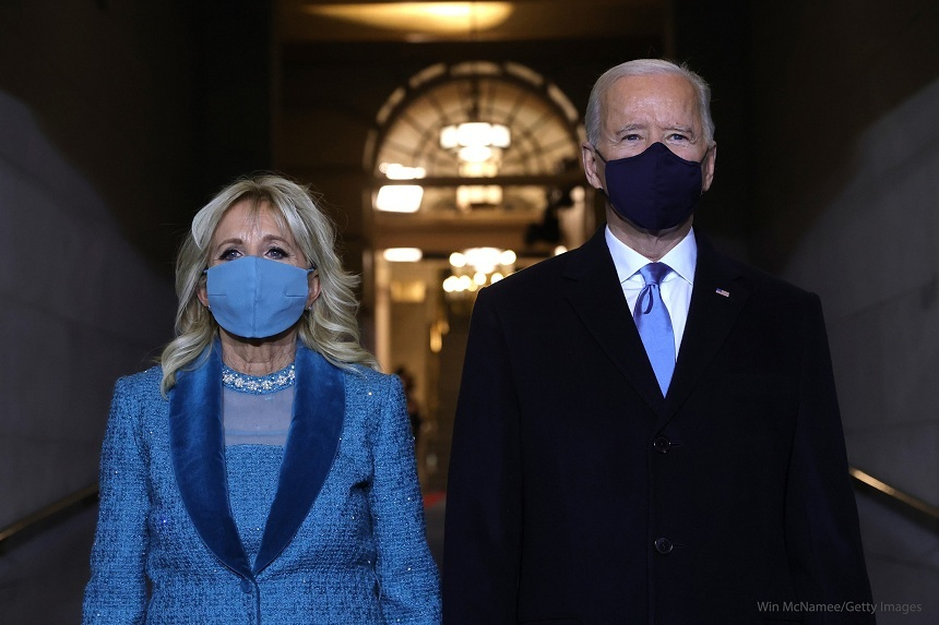 Ziua învestirii – Jill Biden, prima-doamnă a SUA, a purtat o ţinută care reprezintă „încredere” şi „stabilitate”, potrivit designerului