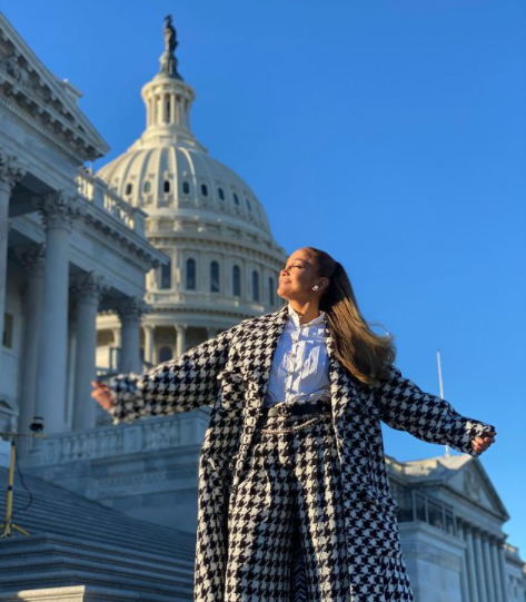 Jennifer Lopez, declaraţie de unitate în limba spaniolă în timpul reprezentaţiei de la ceremonia de învestire a lui Joe Biden