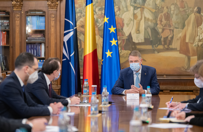 Klaus Iohannis are joi o şedinţă de lucru cu premierul, vicepremierul Dan Barna, ministrul de Finanţe şi cel al Fondurilor Europene