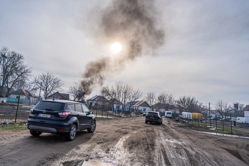 Ministrul Mediului a solicitat intervenţia Gărzii de Mediu, după ce a observat o ardere necontrolată de deşeuri pe un câmp din judeţul Dolj unde se afla în vizită de lucru – FOTO