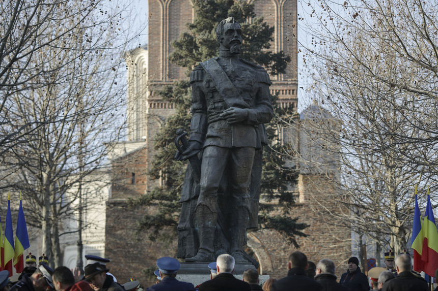 Ceremonii militare şi religioase cu ocazia sărbătoririi a 162 de ani de la înfăptuirea Unirii Principatelor Române/ Participanţii nu se vor prinde în Hora Unirii ca în alţi ani