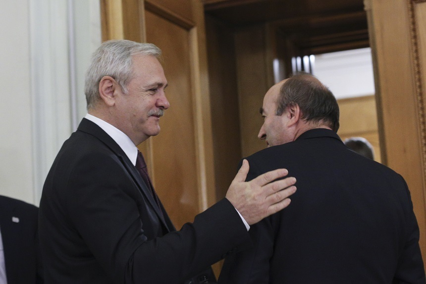 Tudorel Toader face public un SMS din aprilie 2019, în care Marian Oprişan îi reproşa că nu a promovat OUG pentru graţiere şi amnistie şi nici pentru modificarea Codurilor penal şi de procedură penală