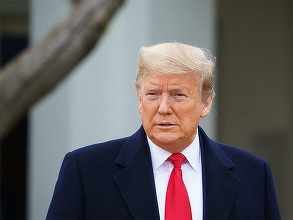 Donald Trump a ratificat noul plan de relansare economică în valoare de 900 de miliarde de dolari