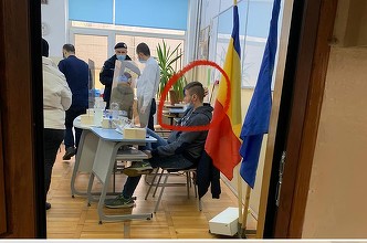 Alegeri parlamentare 2020 – Vlad Voiculescu reclamă că la o secţie de votare din Bucureşti membrii comisiei nu poartă masca de protecţie, deşi li s-a atras atenţia