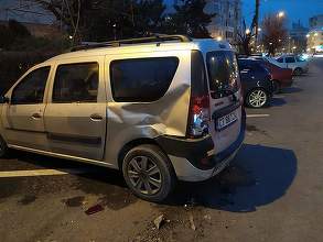 Constanţa: Şapte maşini parcate au fost avariate de un şofer băut, care a fugit de la locul accidentului – FOTO