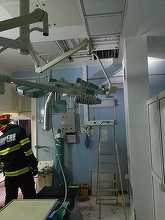 Incendiu la un panou de iluminat din blocul operator al Institutului de Urologie din Cluj-Napoca, focul fiind stins de personalul spitalului înainte de sosirea pompierilor – FOTO