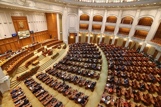 Camera a luat act, în plenul de marţi, de demisiile din funcţia de deputat a lui Marcel Ciolacu, Dan Barna şi mai multor deputaţi PSD şi USR