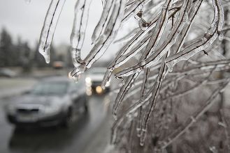 Avertizare Infotrafic: Ploaie îngheţată pe tronsonul dintre Fundulea şi Lehliu al autostrăzii A2; şoferii sunt sfătuiţi să circule cu atenţie şi cu viteză redusă