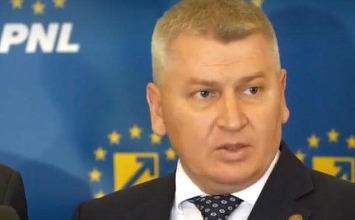 Florin Roman: Gestul domnului Cioloş care consideră că este îndreptăţit să spună că el are un soi de drept de veto asupra propunerilor făcute de PNL nu este doar unul de agresiune la adresa PNL, ci şi unul similar cu ce a făcut Dragnea