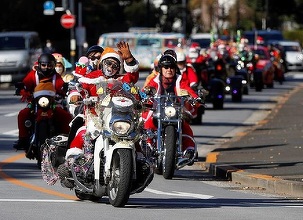 Tokyo: Paradă a motocicliştilor „Moş Crăciun” împotriva abuzurilor asupra copiilor