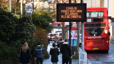 Guvernul britanic adoptă noi restricţii în mari părţi din Anglia, din cauza noii tulpini de coronavirus, foarte contagioasă