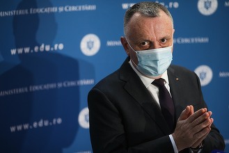 Cîmpeanu anunţă „creşteri semnificative” privind numărul angajaţilor din învăţământ care doresc să se vaccineze: Înainte de începerea semestrului doi personalul din învăţământ va beneficia de prioritate la vaccinare fără a afecta planificările deja făcute