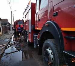 Cluj: Explozie urmată de incendiu, la o casă din Câmpia Turzii; o femeie de 80 de ani a fost găsită moartă, iar un bărbat a fost rănit