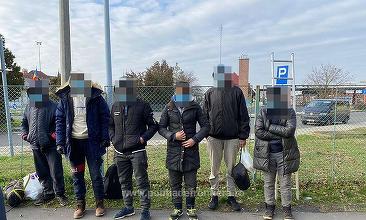 18 cetăţeni străini, ascunşi în automarfare, depistaţi de poliţiştii de frontieră din judeţele Bihor şi Arad | VIDEO – FOTO