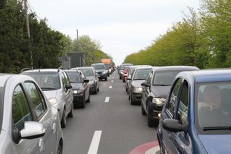 Trafic intens pe DN 1 între Posada şi Comarnic, pe sensul spre Bucureşti, dar şi în zona staţiunilor Azuga, Buşteni şi Sinaia