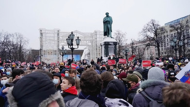 Peste 800 de persoane arestate în Rusia pentru participare la manifestaţii de susţinere pentru Navalnîi. Manifestaţii şi la -50 de grade – VIDEO –