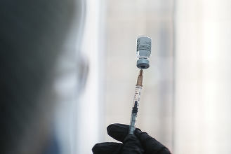 OMS va aproba mai multe vaccinuri pentru Covid-19 de la producători din Occident şi China