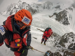 Alpinistul Alex Găvan anunţă încă o etapă de pregătire şi aclimatizare pentru ascensiunea finală pe K2, stabilirea taberelor de la 6.700 şi 7.300 de metri altitudine: Principalele obstacole sunt acest vânt puternic şi temperaturile extrem de scăzute – FOTO