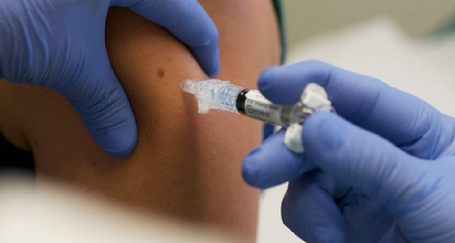 Pfizer şi BioNTech anunţă că vaccinul lor împotriva covid-19 este eficient împotriva variantelor englezăşi sud-africană ale noului coronavirus