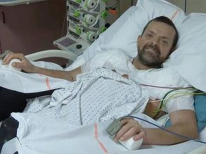 Un bărbat din Islanda, subiectul primului transplant dublu de braţe din lume