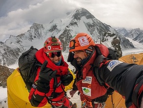 Alpinistul Alex Găvan, mesaj de pe K2: Când inspiri, simţi cum aerul ce îţi pătrunde în plămâni doare / Mi-am îngăduit vreme să mă las pătruns de măreţia acestor locuri, să aud, să primesc şi să integrez ceea ce K2 are să mă îndrume – FOTO