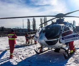 Copil de 5 luni cu afecţiuni grave, transferat de la Galaţi la Bucureşti cu un elicopter SMURD