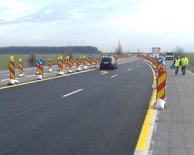 CNAIR anunţă că reîncep lucrările de reparaţii pe A2/ Pe sectorul Bucureşti-Fundulea, traficul va fi deviat şi vor fi restricţii de viteză/ Lucrările ar urma să dureze până spre finalul lunii mai