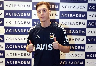 Nemţii, supăraţi că Mesut Ozil a cântat imnul Turciei înaintea unui meci, după ce niciodată nu a intonat imnul Germaniei