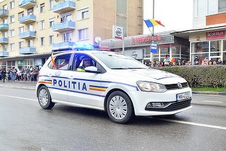 Un bărbat este cercetat penal, după ce a dat cu un copil de pământ într-un parc din Hunedoara. Băiatul, care s-ar fi certat cu fiul bărbatului, este la spital | VIDEO