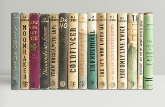 Un set complet de cărţi prima ediţie cu „James Bond”, de vânzare pentru 475.000 de lire sterline