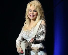 Cântăreaţa americană Dolly Parton le-a cerut autorităţilor din Tennessee să renunţe la ideea de a ridica o statuie a ei în Nashville