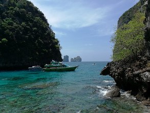 Insula thailandeză Phuket vrea să se redeschidă complet până în octombrie, pentru turiştii străini vaccinaţi, care nu vor mai intra în carantină