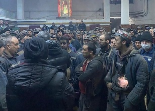 Termocentrala Mintia a fost oprită din lipsă de cărbune. Sute de mineri din Valea Jiului s-au adunat la Mina Lupeni unde protestează şi îşi susţin colegii blocaţi în subteran – FOTO