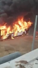 Incendiu la un autobuz al societăţii de transport public din Galaţi/ Călătorii au reuşit să coboare înainte ca vehiculul să fie cuprins în totalitate de flăcări – FOTO, VIDEO