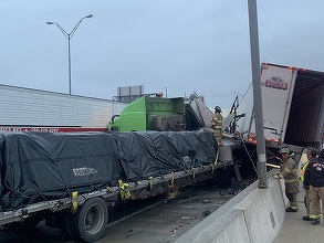 Cel puţin cinci morţi, zeci de răniţi într-un carambol cu 100 de maşini pe o autostradă îngheţată din Texas