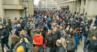 Mii de oameni au manifestat în Germania împotriva restricţiilor din pandemie – VIDEO