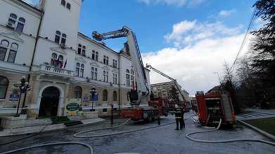 UPDATE – Comitetul Judeţean pentru Situaţii de Urgenţă Suceava se reuneşte după incendiul de la Palatul Administrativ / Incendiul a fost lichidat