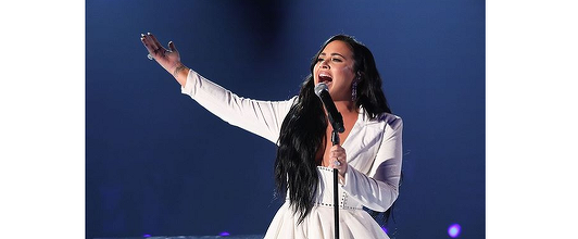 Cântăreaţa Demi Lovato a povestit în documentarul „Dancing with the Devil” că a fost violată în adolescenţă