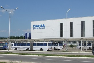 Uzina Dacia, afectată de criza privind producţia de conductori auto. 9000 de salariaţi nu vor lucra timp de şapte zile, în luna aprilie