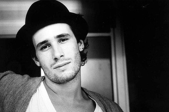 Viaţa cântăreţului şi compozitorului Jeff Buckley, transpusă în film