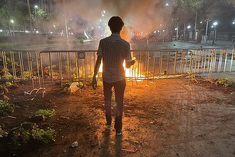 Bangkok: Manifestaţie prodemocraţie dispersată de poliţişti cu gloanţe de cauciuc, gaze lacrimogene şi tunuri cu apă – VIDEO