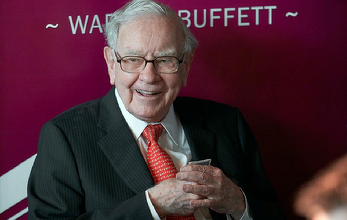 Averea a miliardarului Warren Buffett a atins miercuri 100 de miliarde de dolari, acţiunile Berkshire urcând la un nivel record