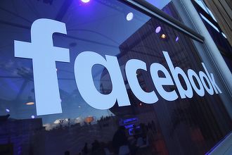 Facebook ar putea să-şi doteze viitorii ochelari inteligenţi cu recunoaştere facială