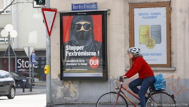Elveţienii au votat cu o majoritate strânsă pentru interzicerea acoperirii feţei în spaţiile publice din Elveţia