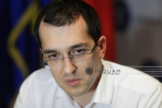 Vlad Voiculescu, despre protestul din Capitală: Dintre cei care au fost aseară acolo s-ar putea ca o bună parte să devină ei înşişi nu numai oameni infectaţi, ci şi să îi îmbolnăvească pe alţii