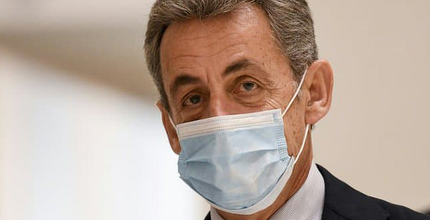 Fostul preşedinte francez Nicolas Sarkozy, condamnat la trei ani de închsoare, dintre care doi cu suspendare, cu privire la corupţie şi trafic de influenţă, în dosarul ”interceptărilor”