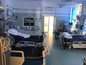 16 paturi noi de terapie intensivă stau nefolosite de peste două luni la Secţia ATI COVID a Spitalului CF Witting din Capitală. Director medical: Ar putea fi detaşaţi medici începând de joi, deşi am făcut repetat adrese pentru deschiderea secţiei – FOTO