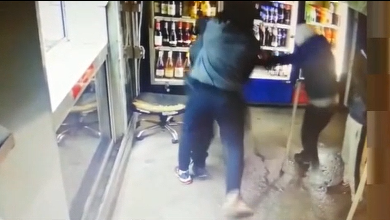 Trei bărbaţi care ar fi ameninţat-o cu un pistol de airsoft pe angajata unei staţii GPL din Sectorul 1, pentru a fura bani sau bunuri, reţinuţi – VIDEO