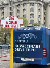 Primul centru de vaccinare drive- through din Bucureşti se deschide în Piaţa Constituţiei / Cei care doresc să se vaccineze nu au nevoie de programare, doar de actul de identitate / Vaccinarea se face de personal specializat, cu ser Pfizer